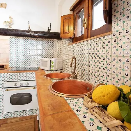 Borgo Di Conca * كونكا دي ماريني